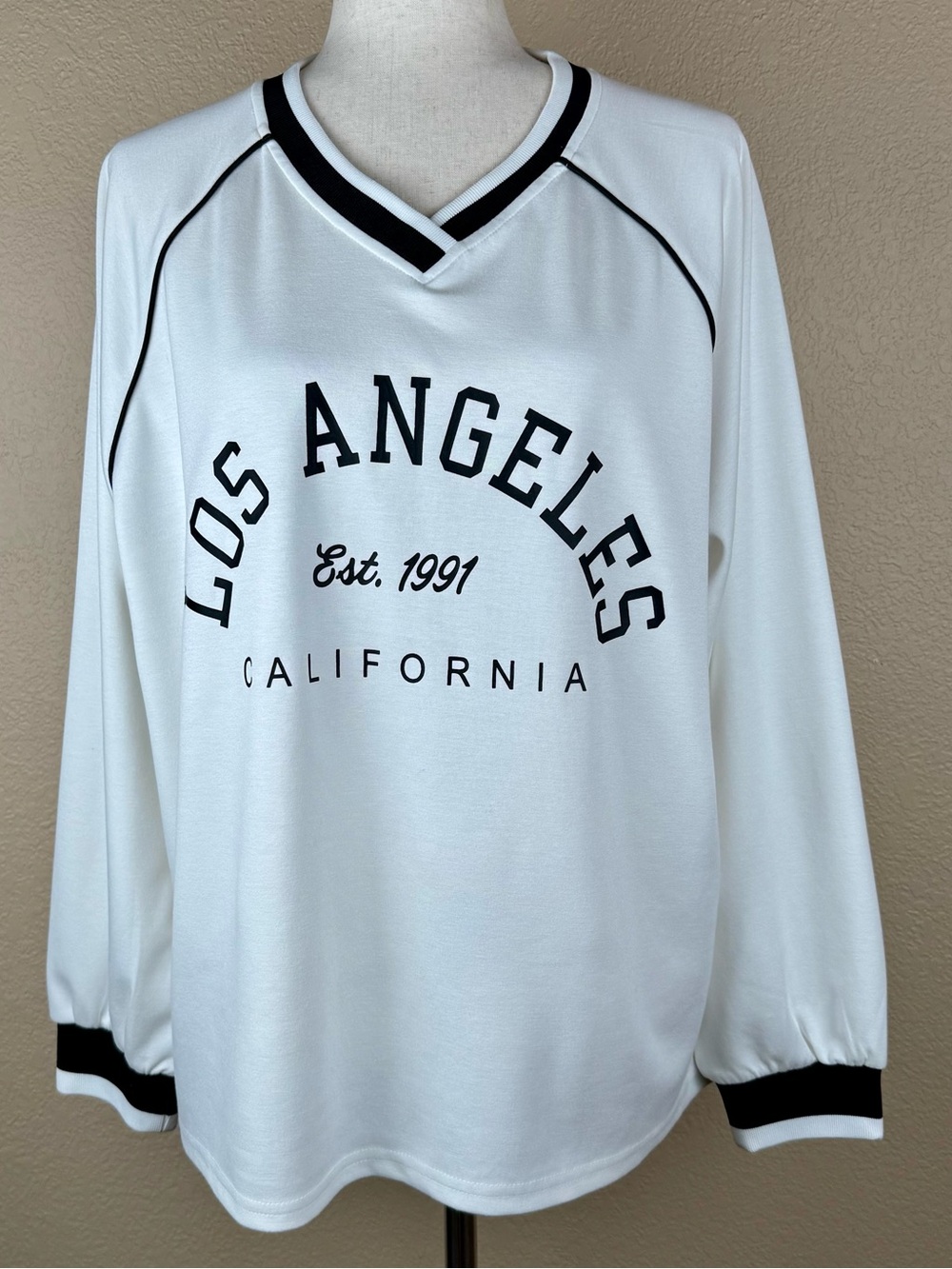 Valleygirl women’s v-neck, long sleeve sweatshirt. Off white & black. Size XL.